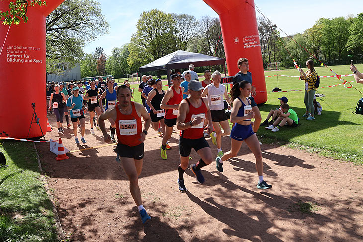 37. Forstenrieder Volkslauf 2024 am 13.04.2024 Start 6,8 km Lauf(Foto: Martin Schmitz)